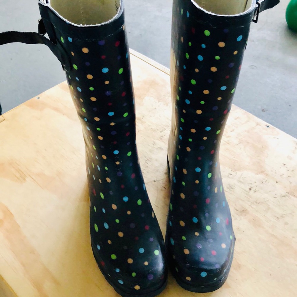 Black Polka Dot Fall/Winter Rain Boots!!